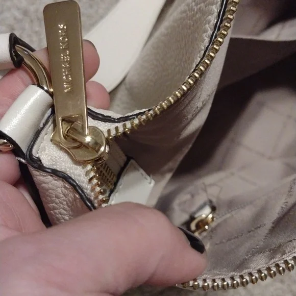 Michael kors purse - Picture 9 of 14